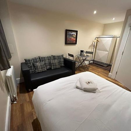 Modern Double Room With Sofa เอดินบะระ ภายนอก รูปภาพ