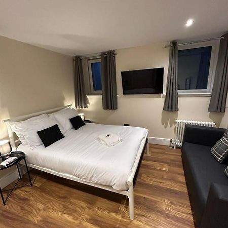 Modern Double Room With Sofa เอดินบะระ ภายนอก รูปภาพ