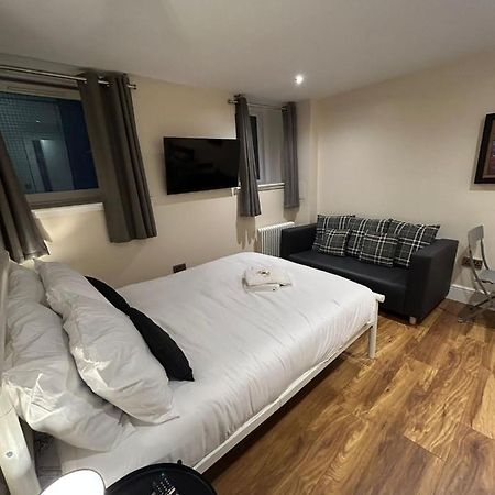 Modern Double Room With Sofa เอดินบะระ ภายนอก รูปภาพ