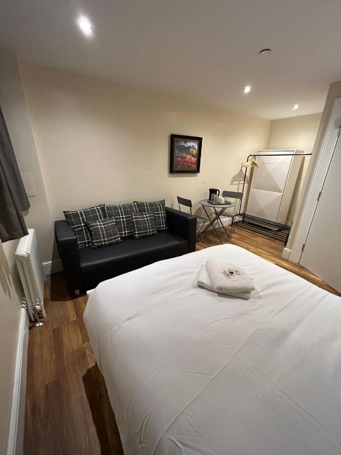 Modern Double Room With Sofa เอดินบะระ ภายนอก รูปภาพ