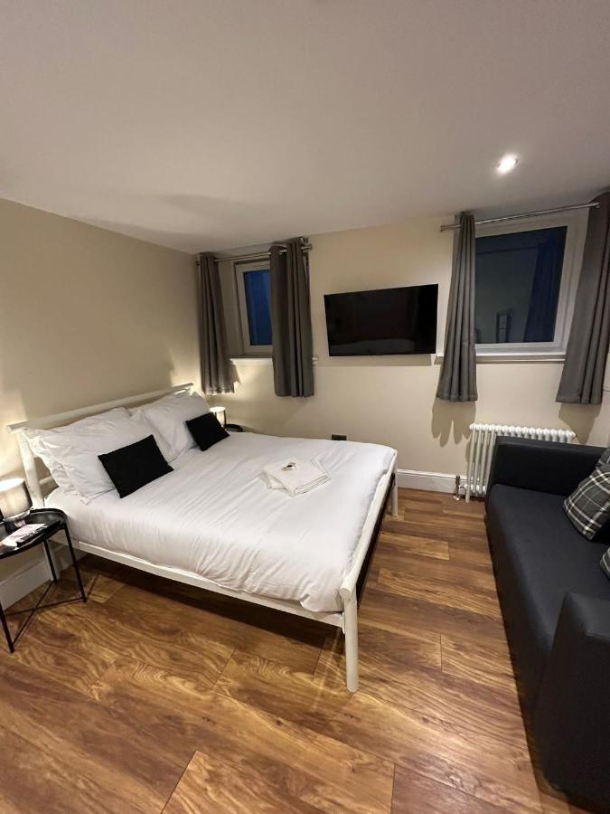 Modern Double Room With Sofa เอดินบะระ ภายนอก รูปภาพ