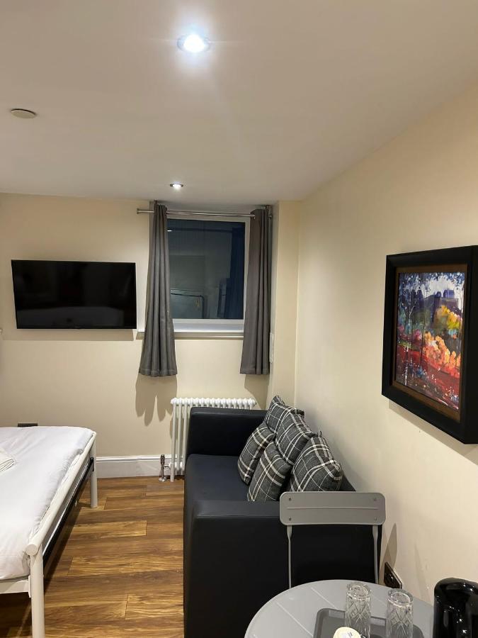 Modern Double Room With Sofa เอดินบะระ ภายนอก รูปภาพ